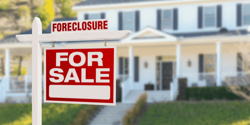 What Is the Difference Between Foreclosure and Short Sale?
