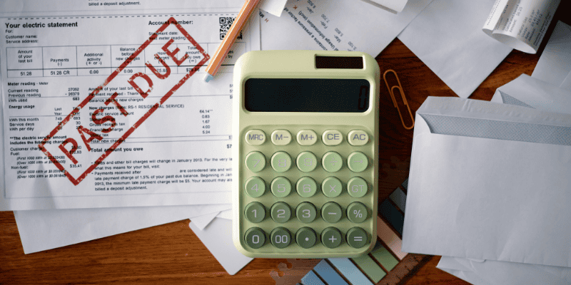 How to Sell a House With Utility Bills in Arrears